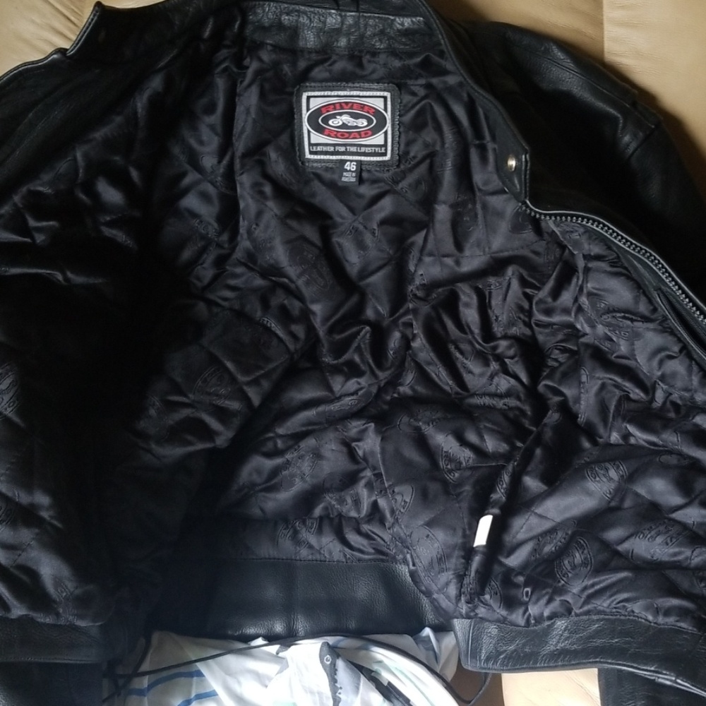 Leather jacket - Picture 6 of 8